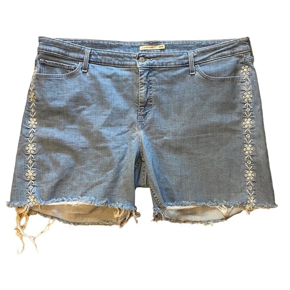 LEVI’S Floral Embroidered Cut Hem Denim Shorts Light Wash sz US 24 Women - Picture 3 of 10